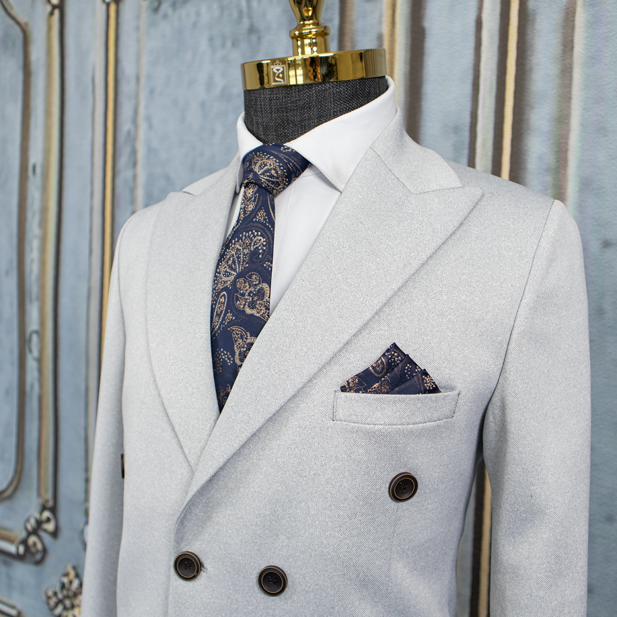 کت و شلوار شش دکمه نقره ای