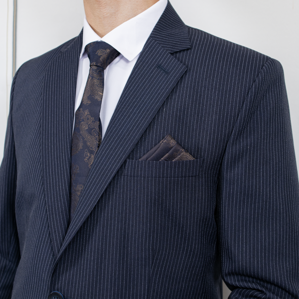 کت و شلوار سرمه ای دو دکمه با یقه انگلیسی