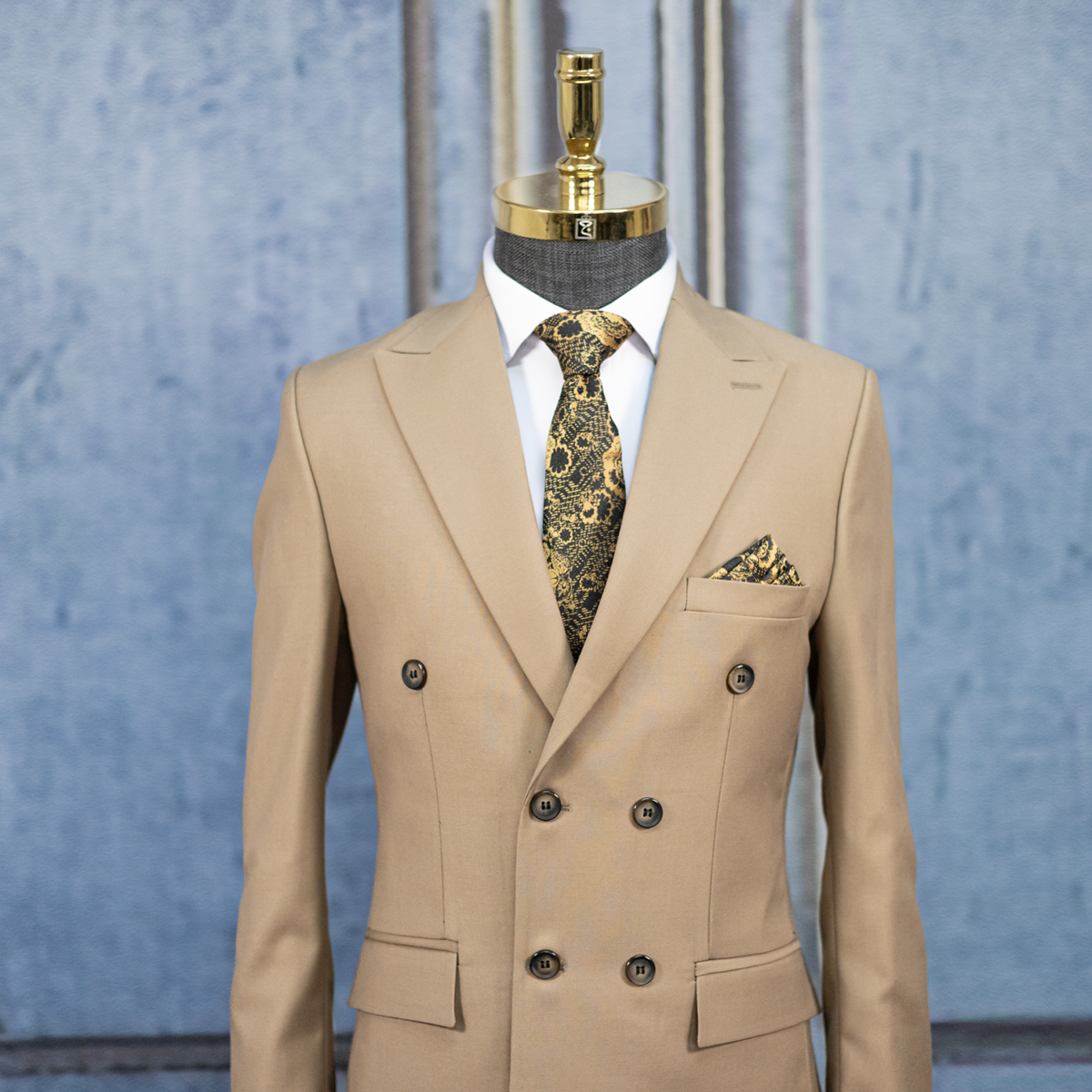 کت و شلوار مگا کرم