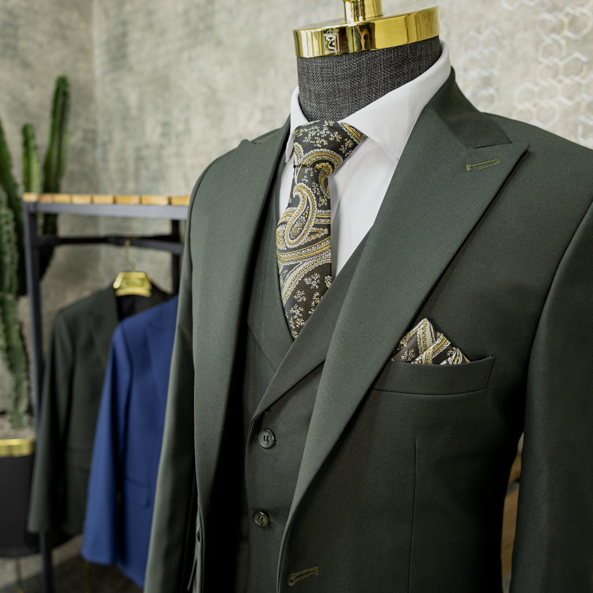 کت شلوار سبز پولداری