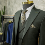 کت شلوار سبز پولداری