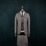 کت و شلوار و جلیقه خاکی دیپلمات عالیجناب