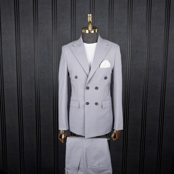 کت و شلوار طوسی روشن دبل برست بردن