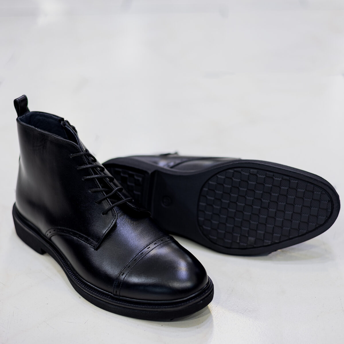 نیم بوت مردانه برت سوزنی مشکی چرم طبیعی