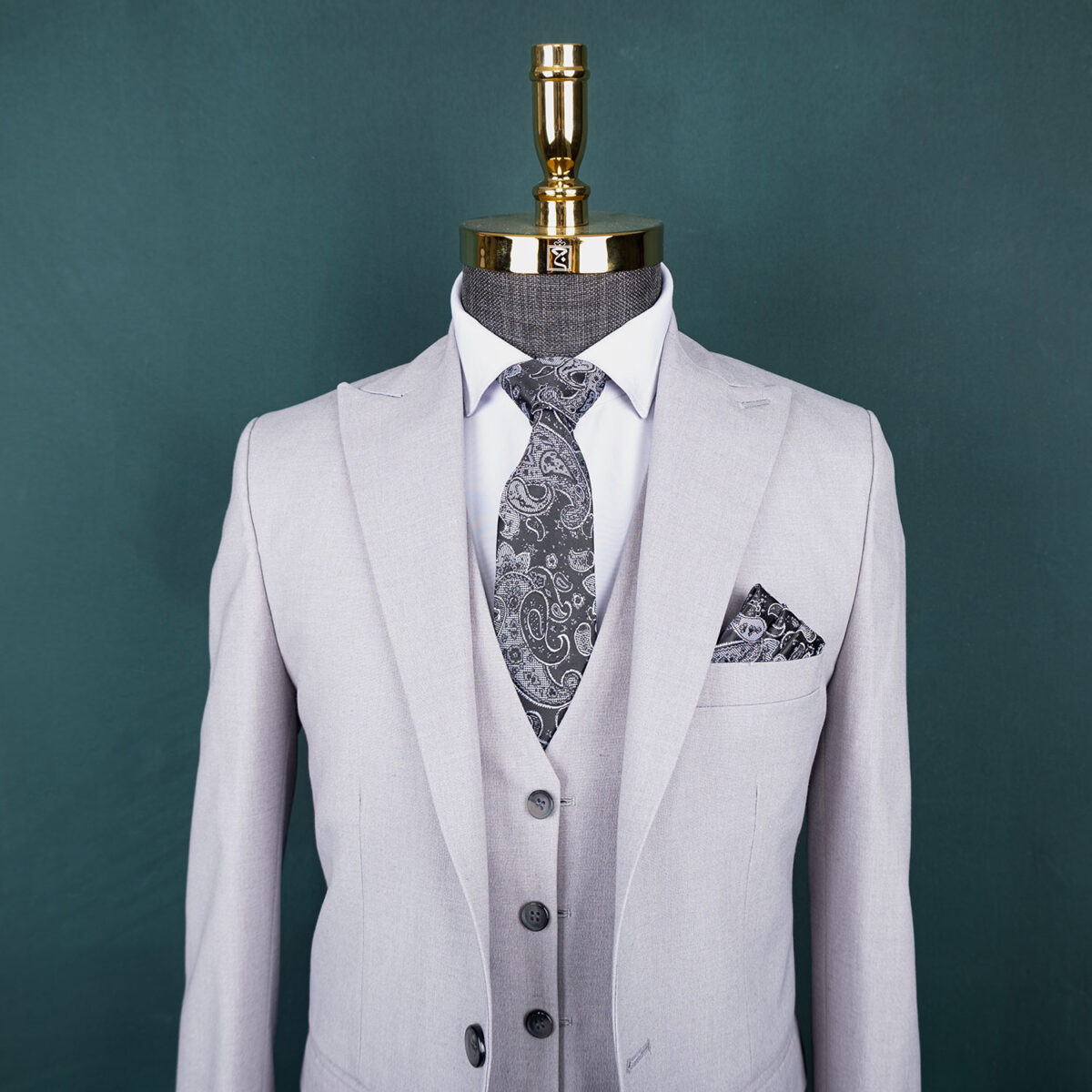 کت و شلوار طوسی روشن بزیاق با جلیقه دو رو - Image 7